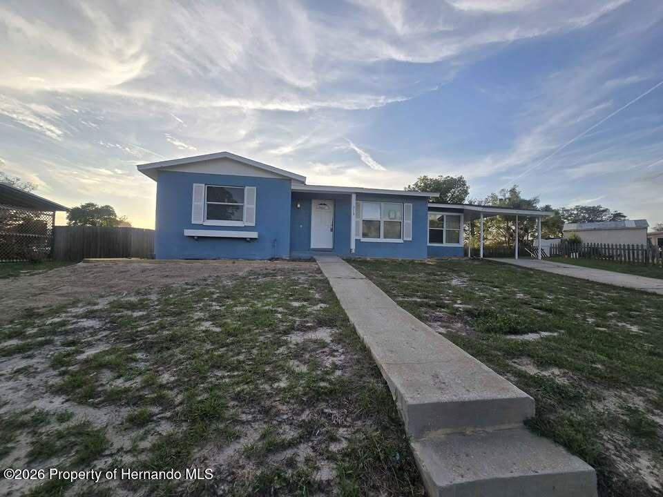 513 Hollyhock Lane — photo