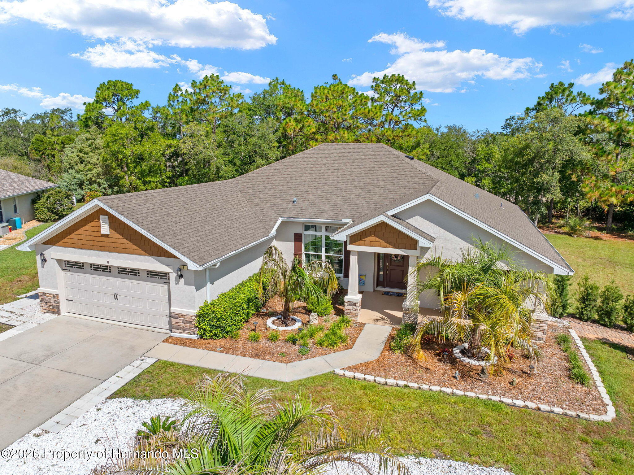8 Dahlia Court S — photo