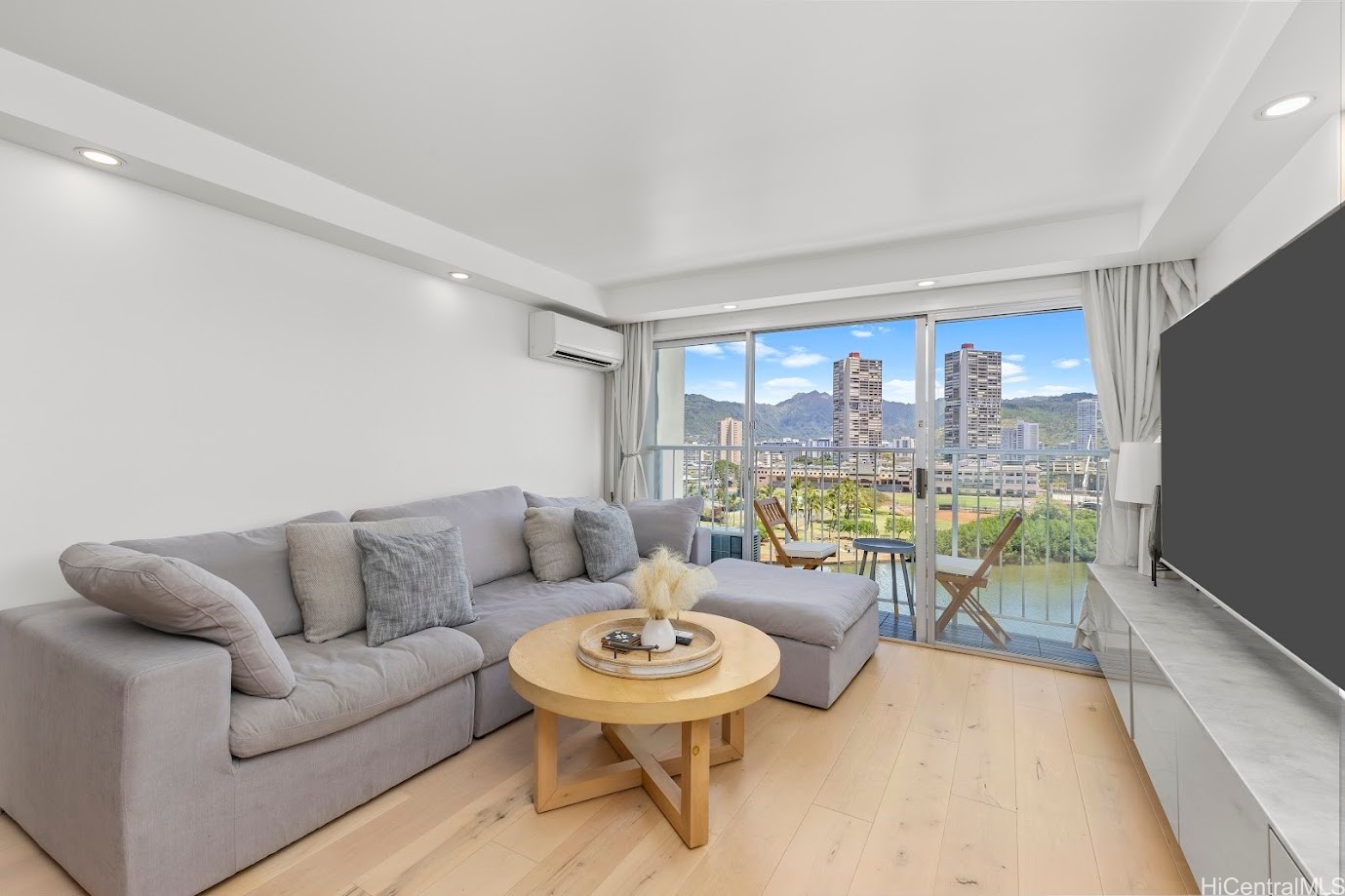 2211 Ala Wai Boulevard 906 — photo