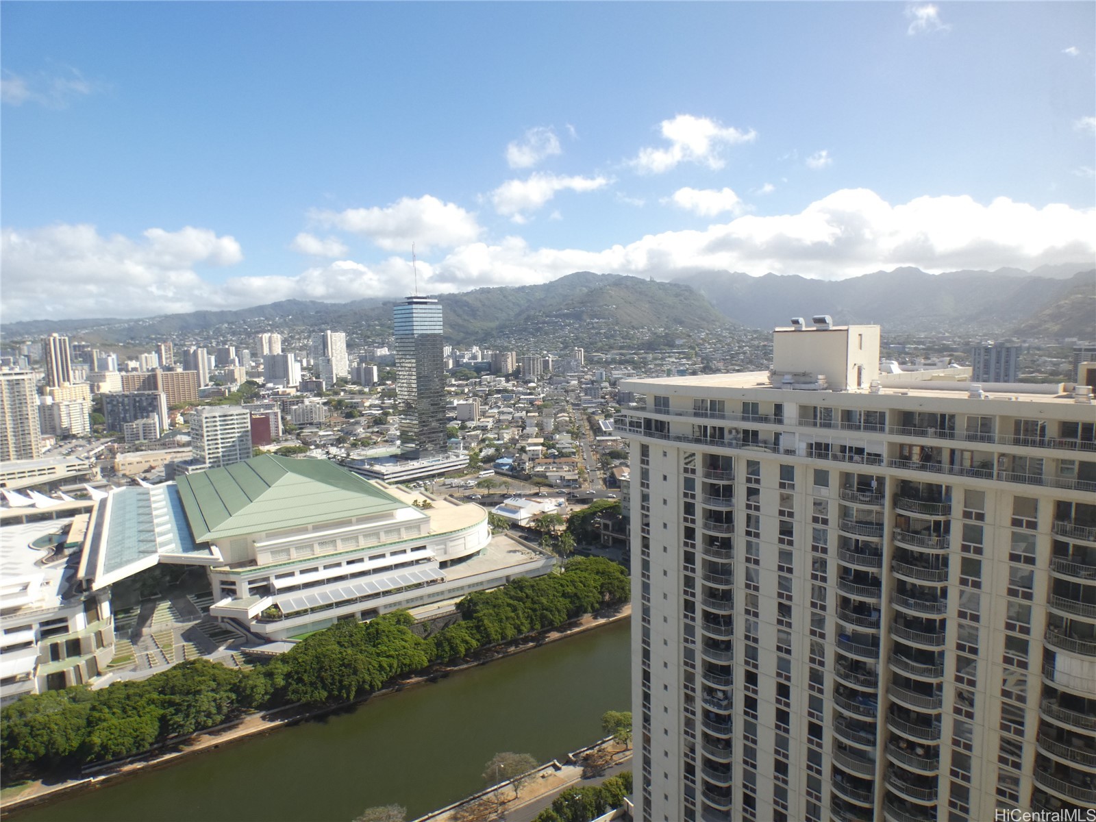 400 Hobron Lane 3406 — photo