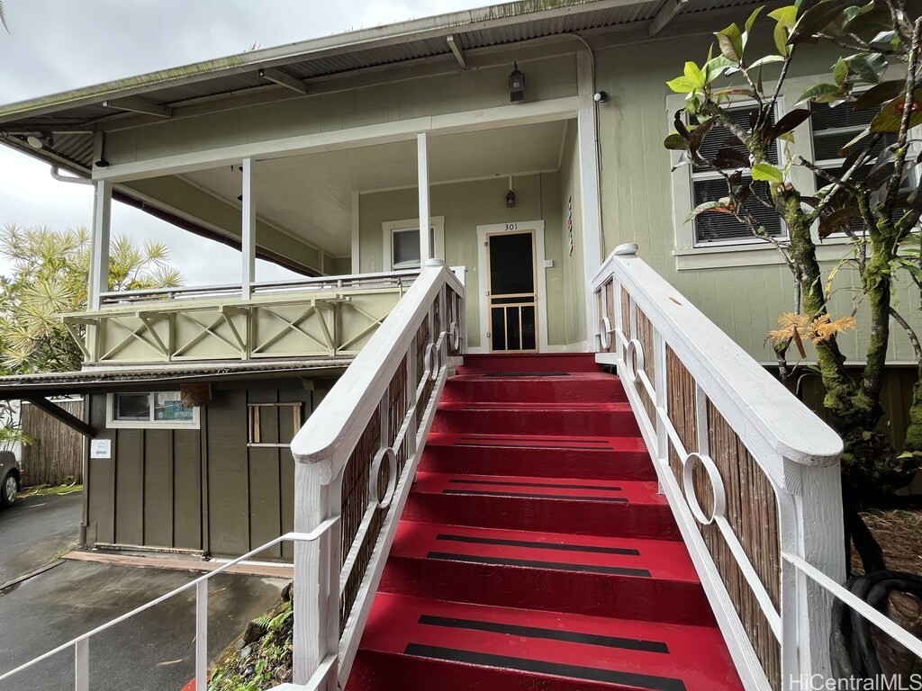 301 Ponahawai Street — photo