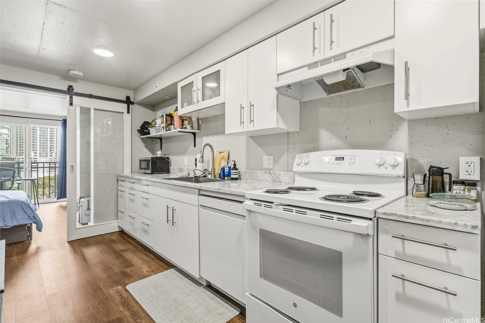 803 Waimanu Street 702 — photo