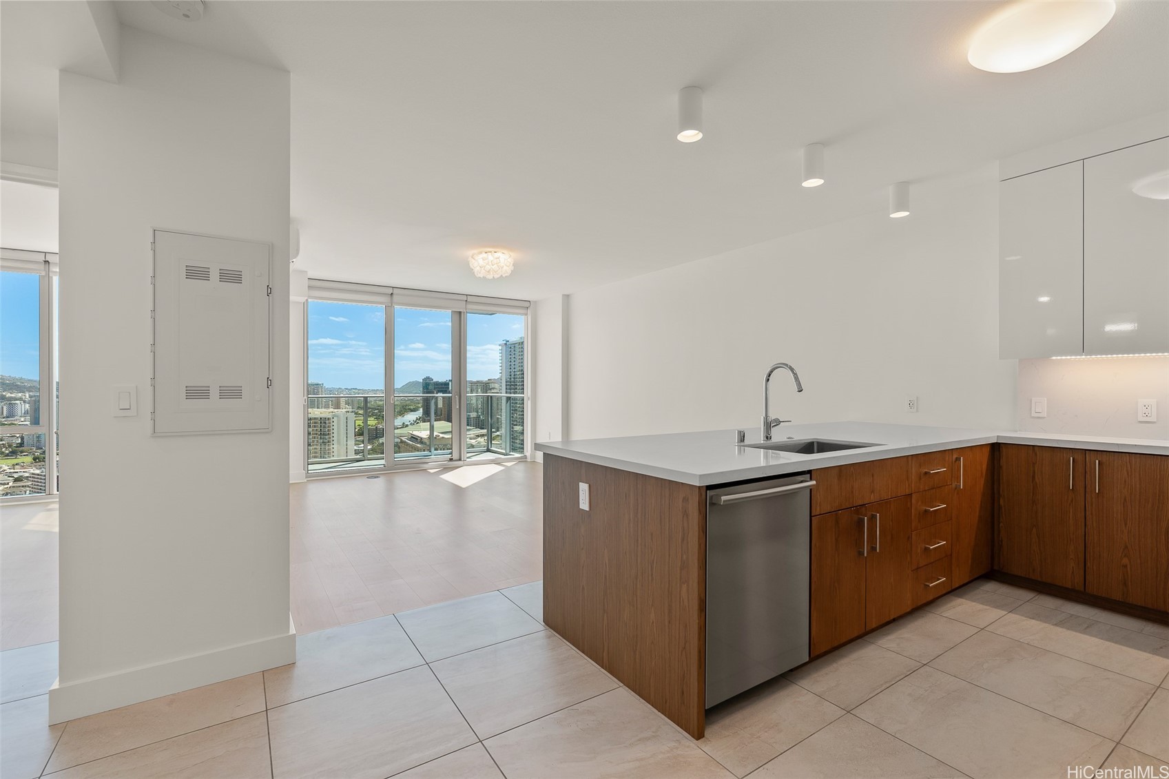 629 Keeaumoku Street 3105 — photo