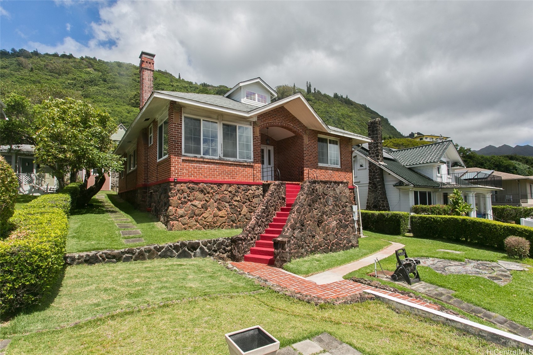2742 Manoa Road — photo