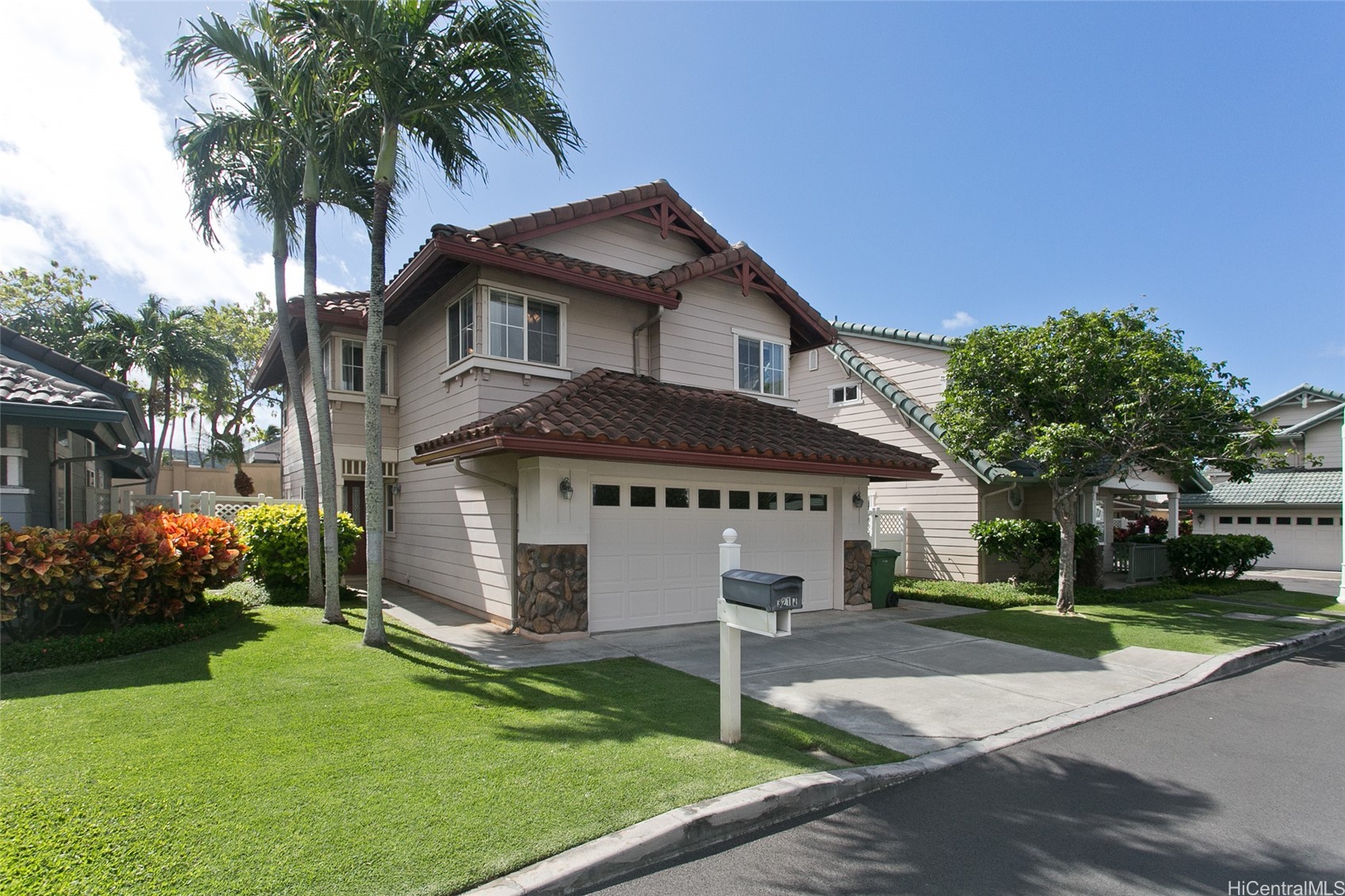 321 Ainahou Street J — photo