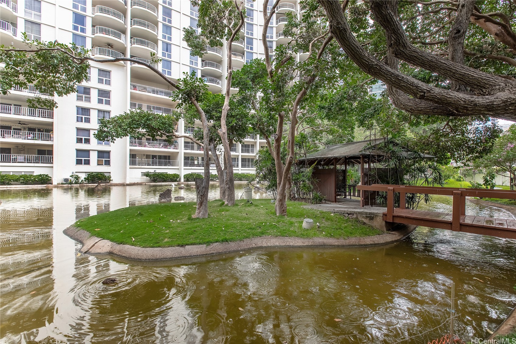 469 Ena Road 1405 — photo
