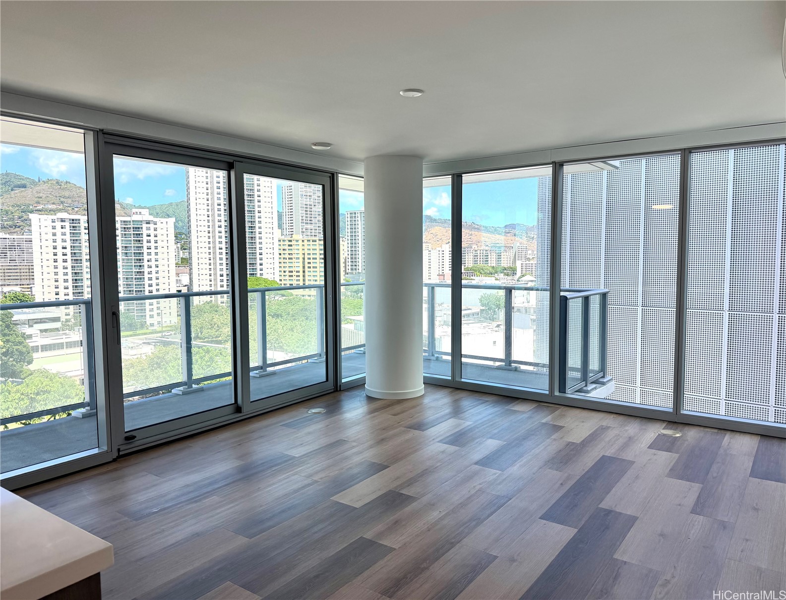 1515 Liona Street 1211 — photo