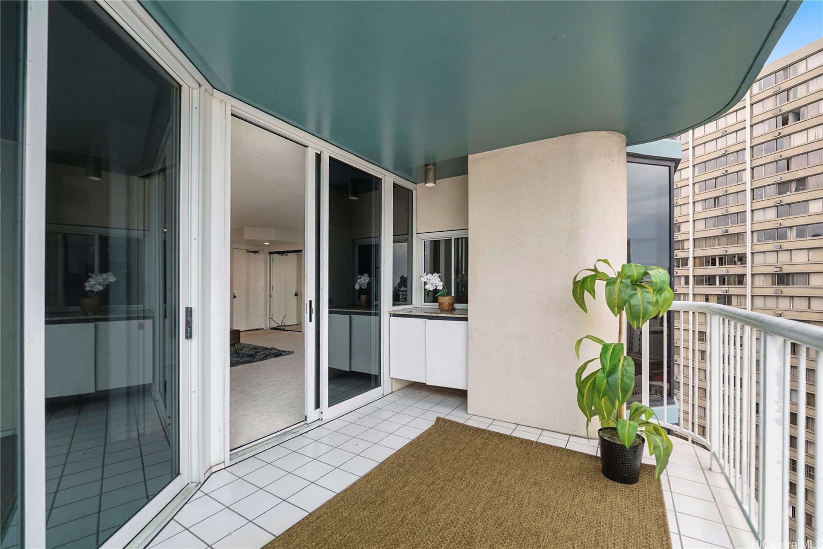 1212 Nuuanu Avenue 2402 — photo