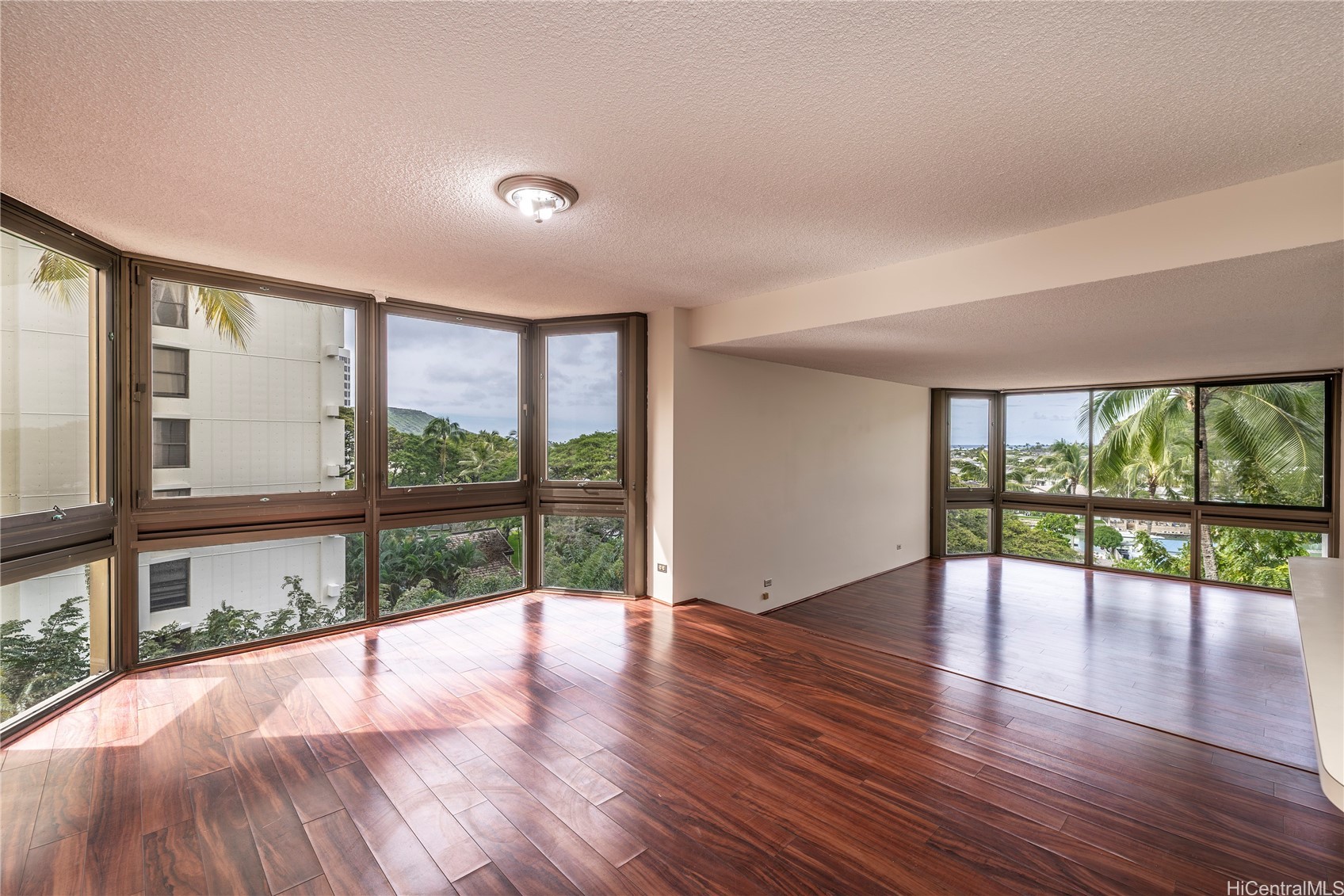 501 Hahaione Street 6L — photo