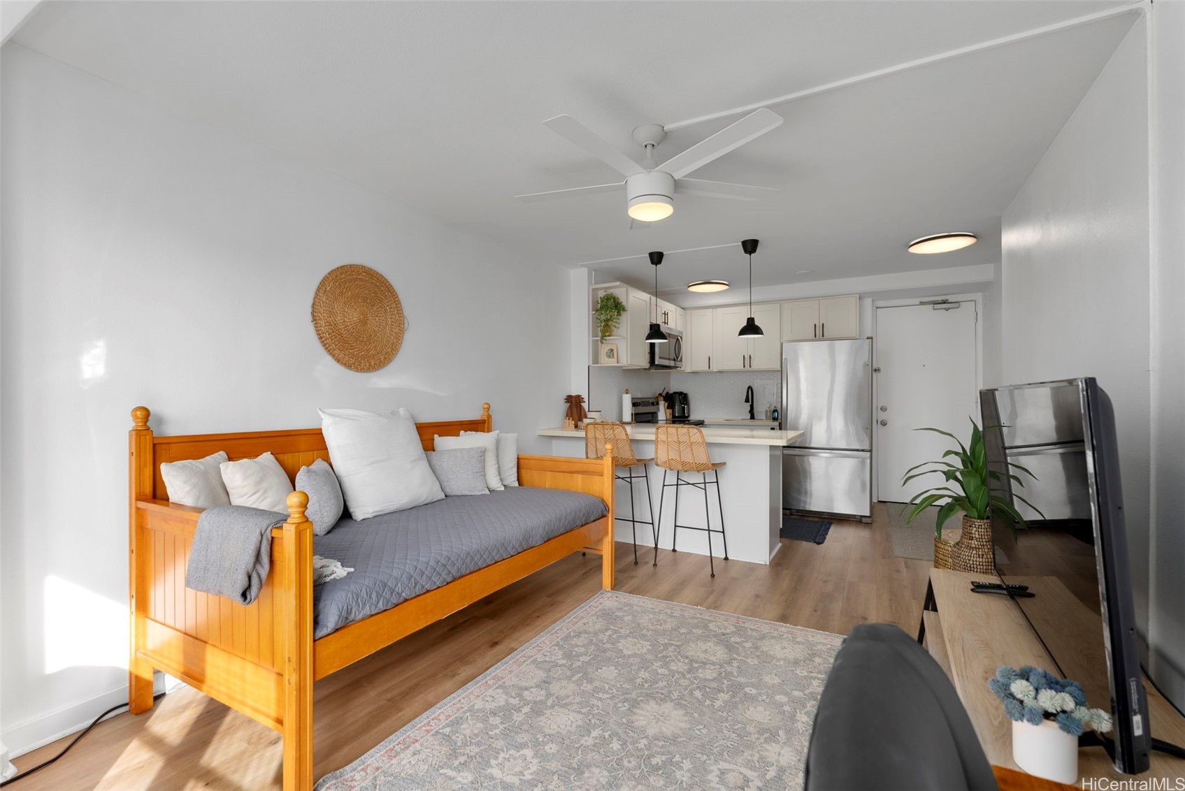445 Kaiolu Street 609 — photo
