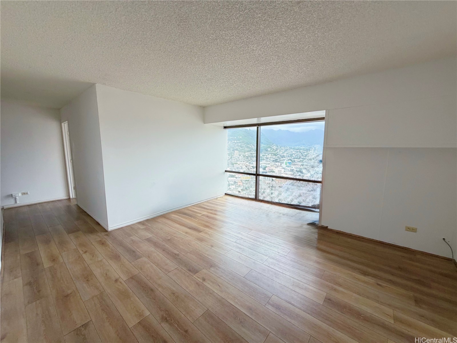 1750 Kalakaua Avenue 3403 — photo