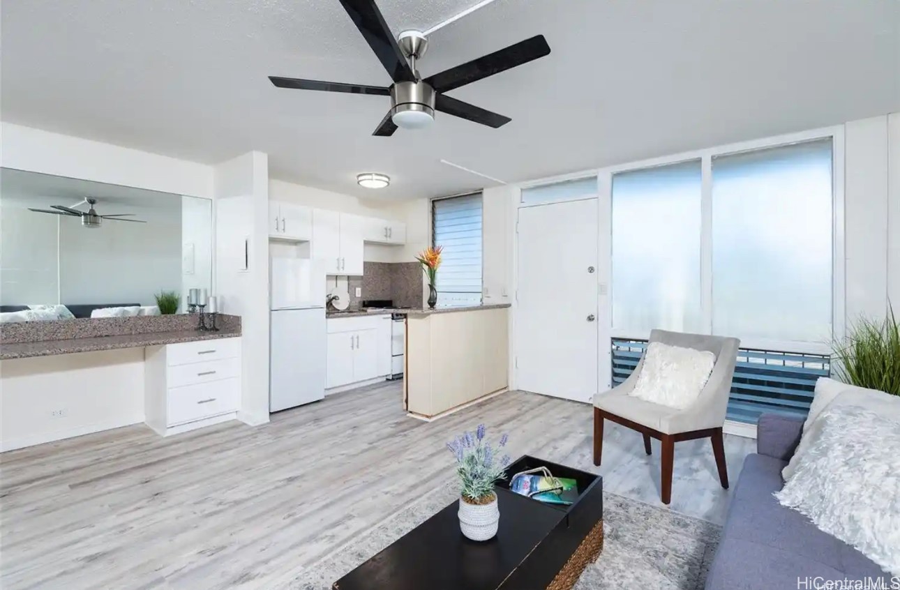 2328 Sea View Avenue 304 — photo