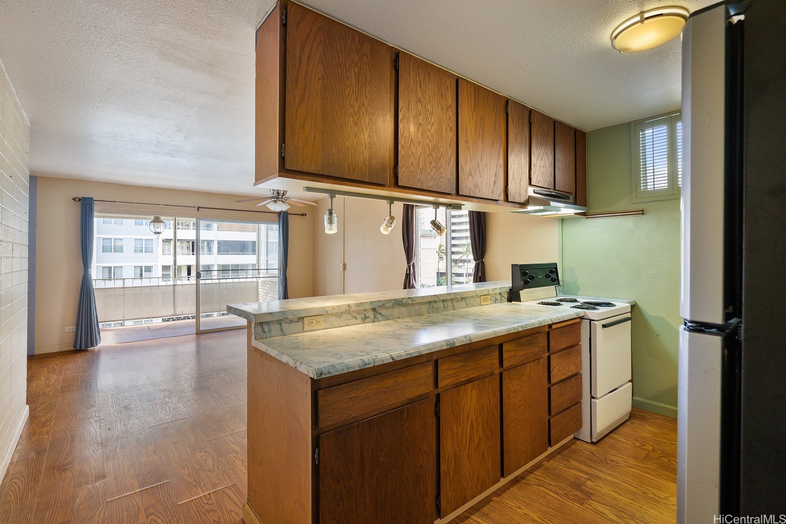 411 Kaiolu Street 605 — photo
