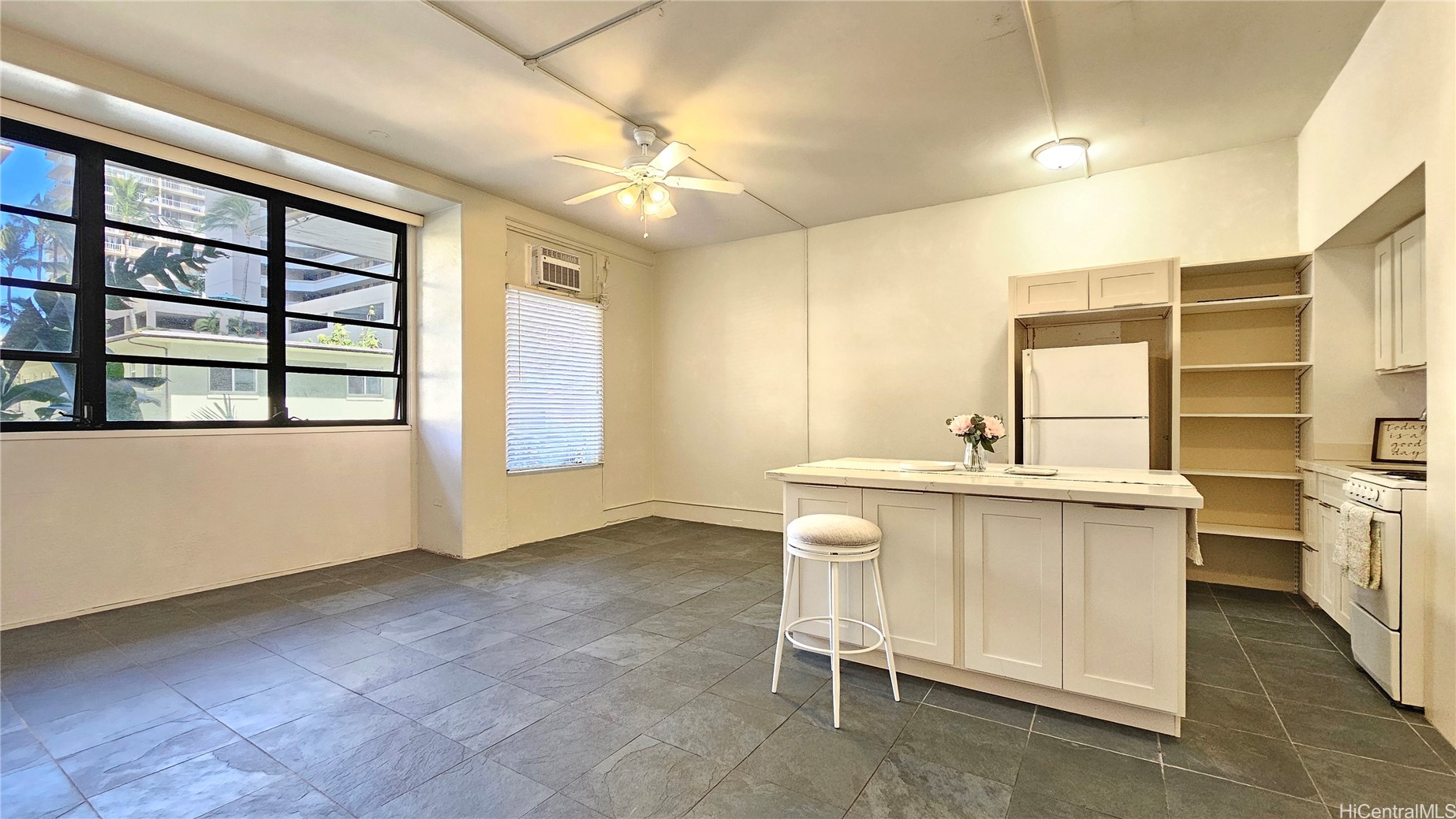 445 Kaiolu Street 104 — photo
