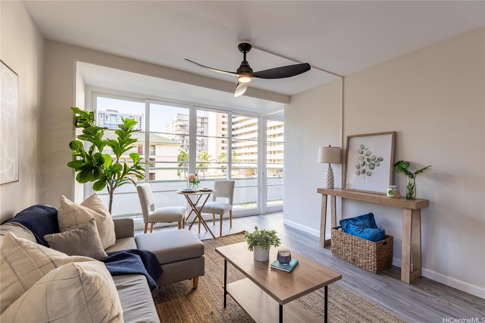 445 Kaiolu Street 604 — photo