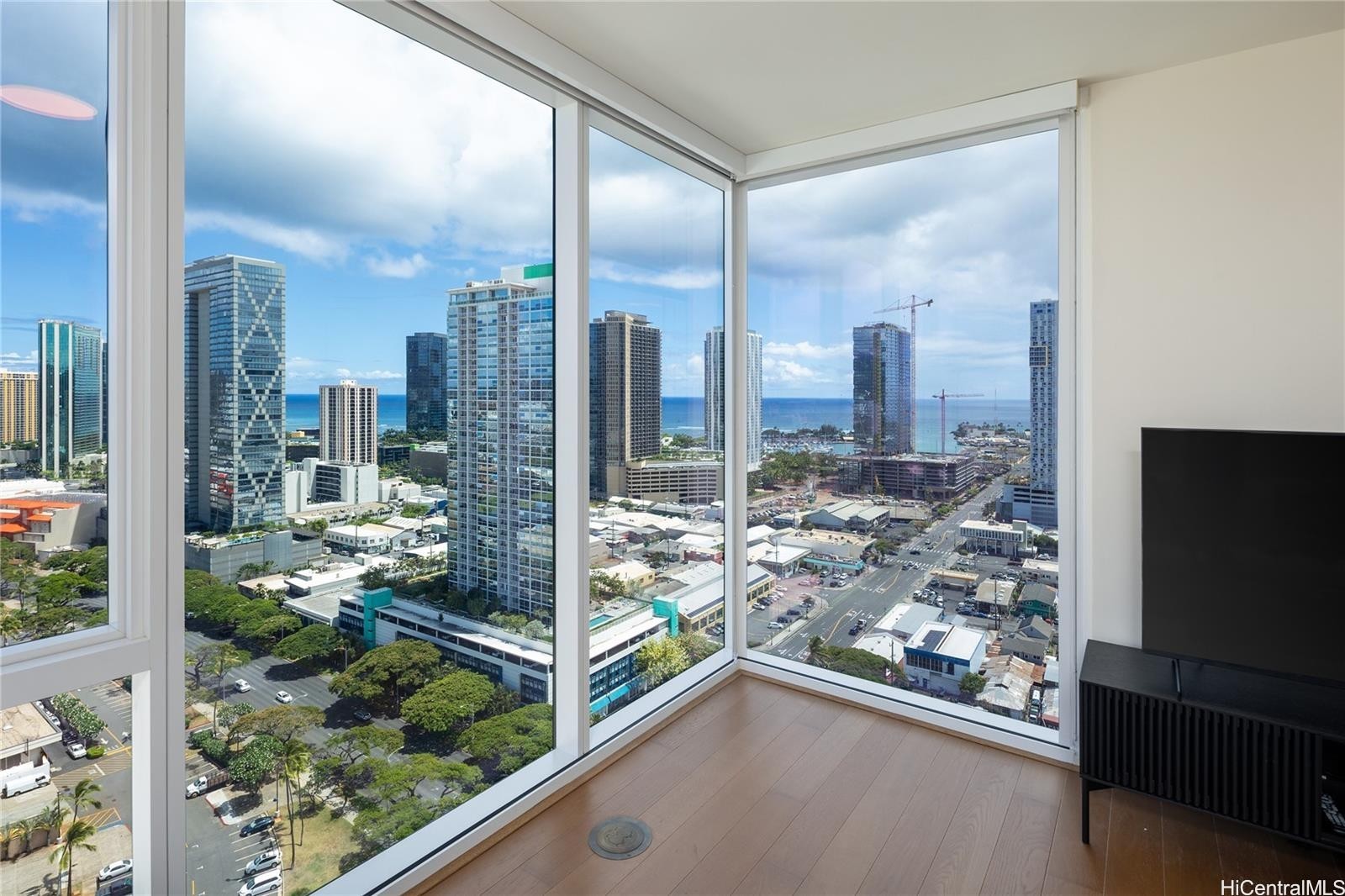 888 Kapiolani Boulevard 2703 — photo