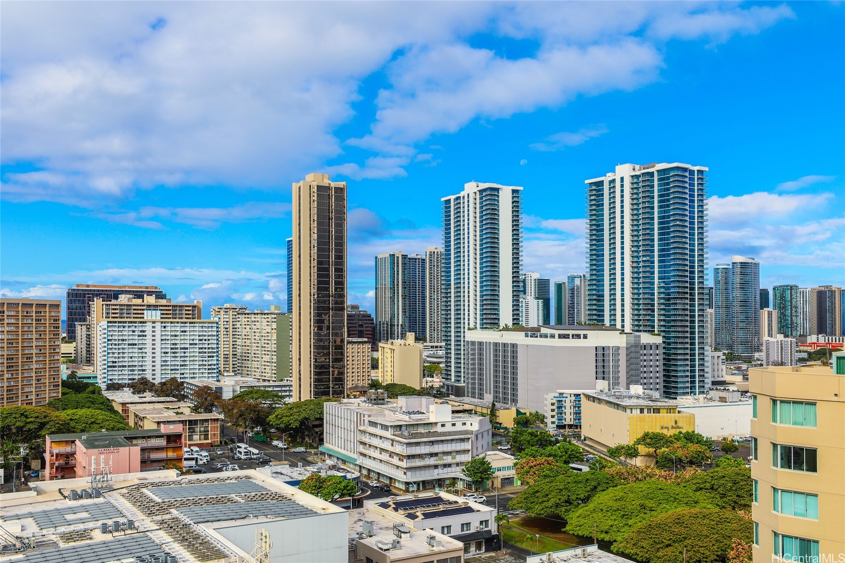 1315 Kalakaua Avenue 1701 — photo