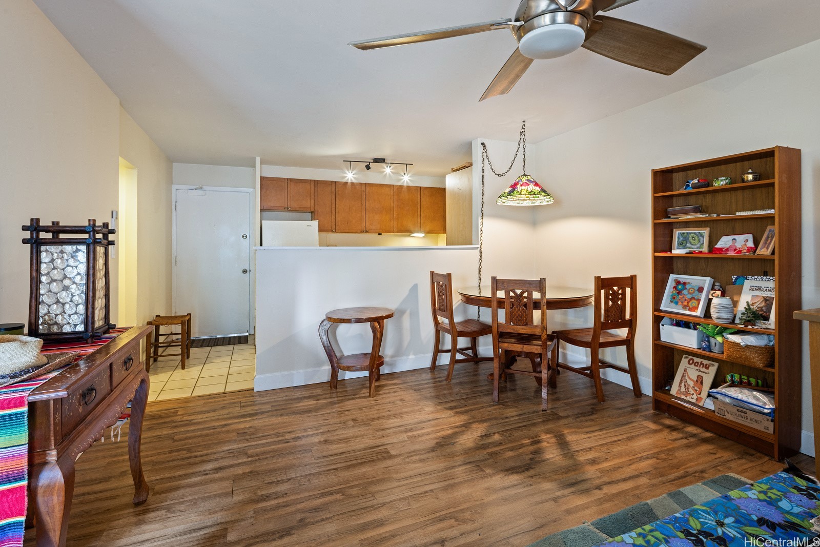 411 Kaiolu Street 504 — photo