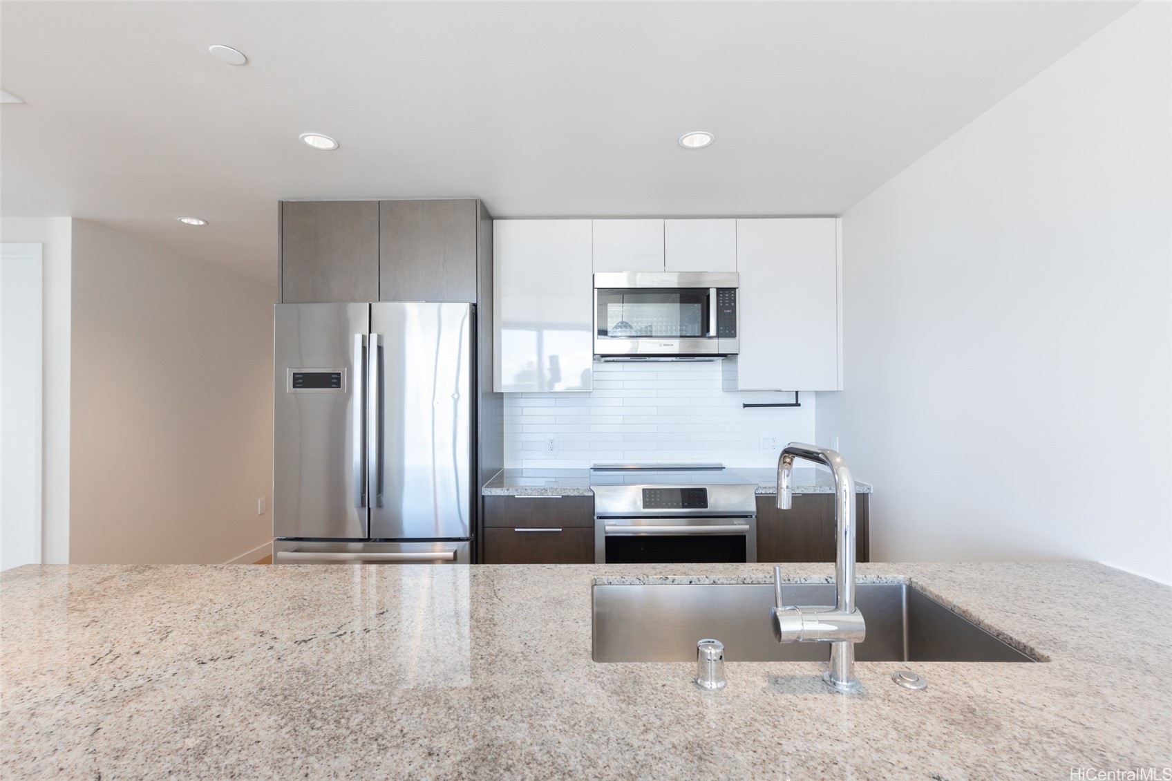 1001 Queen Street 2415 — photo