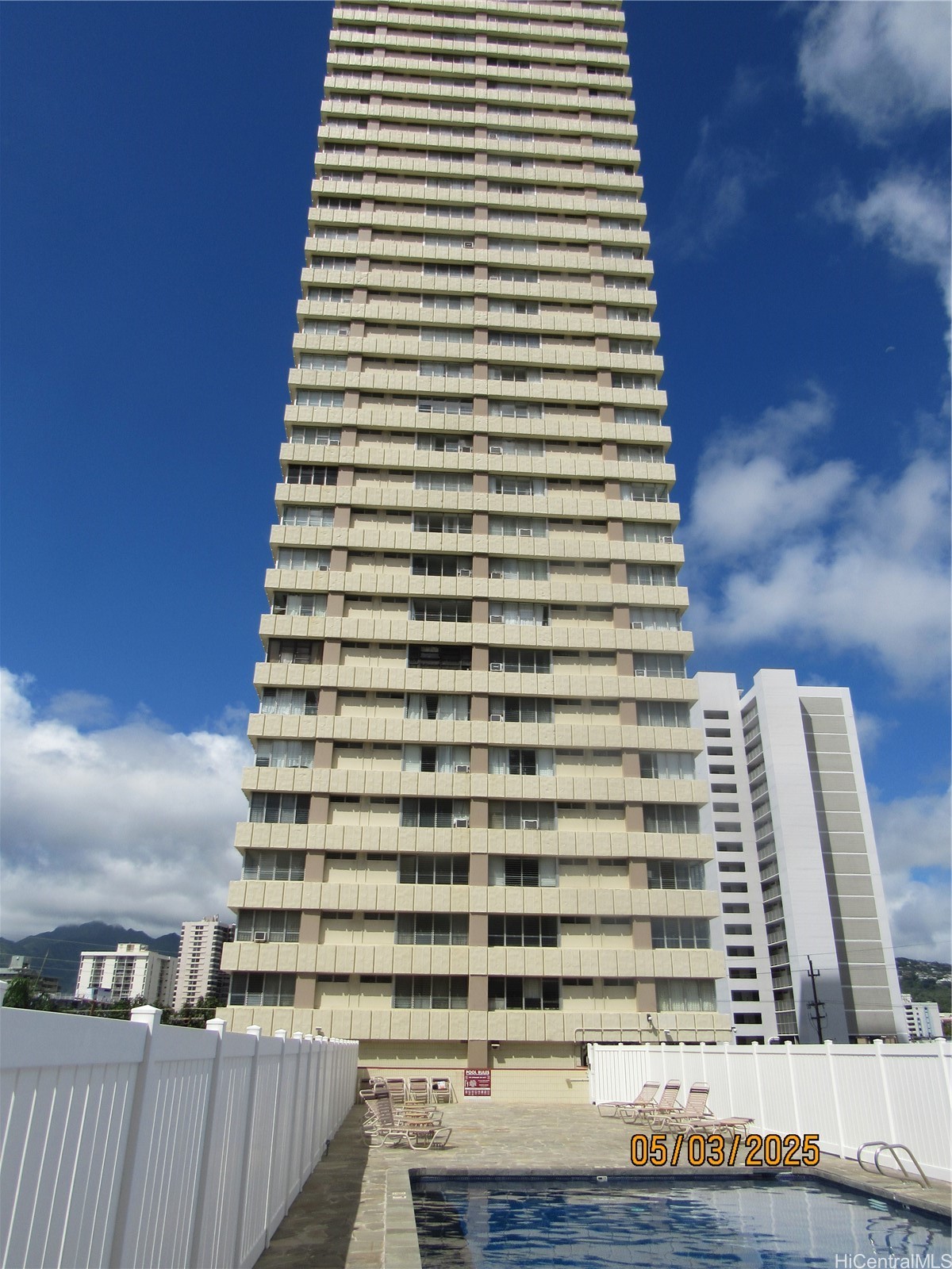 2525 Date Street 2001 — photo