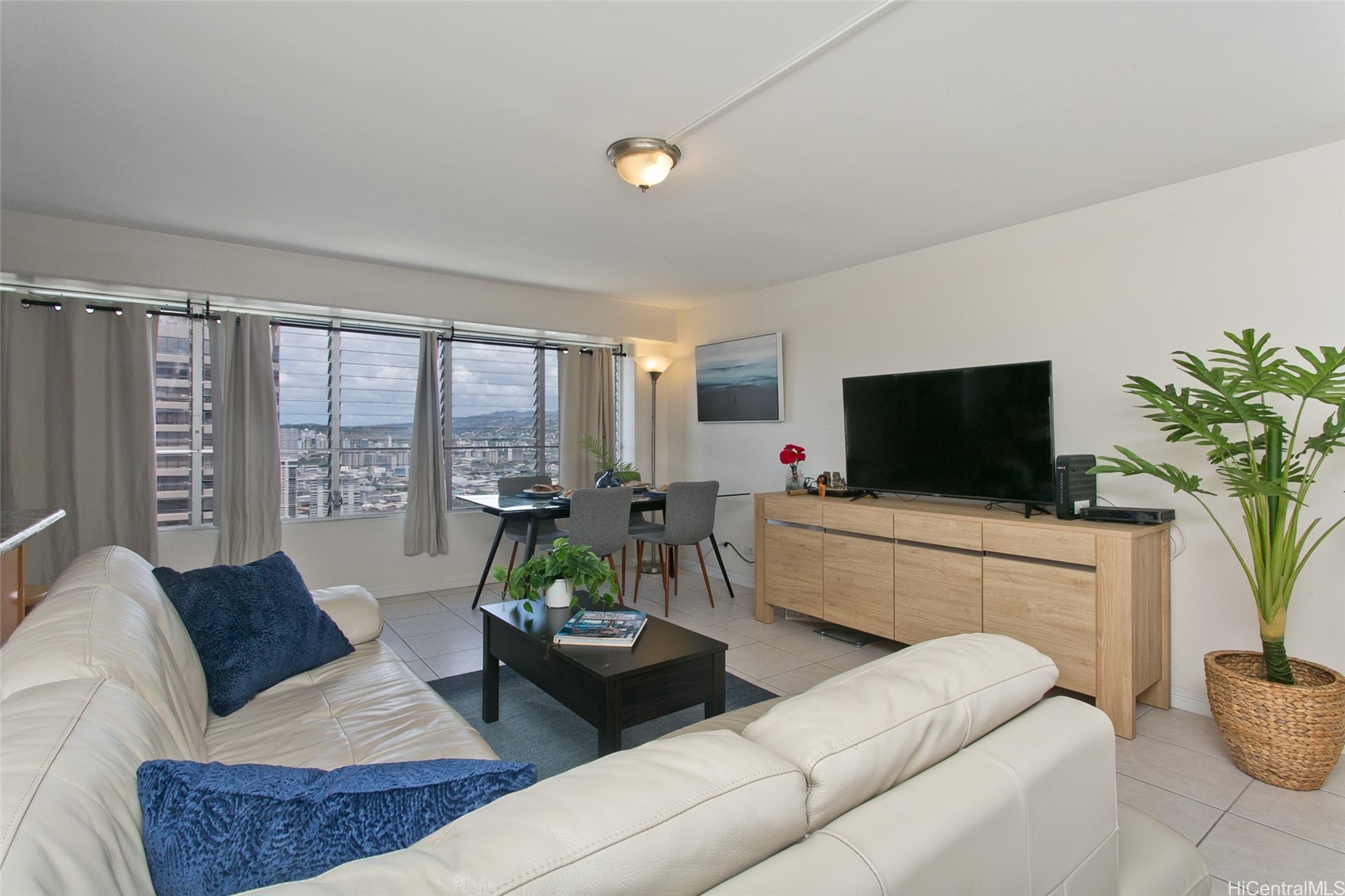 2525 Date Street 3706 — photo