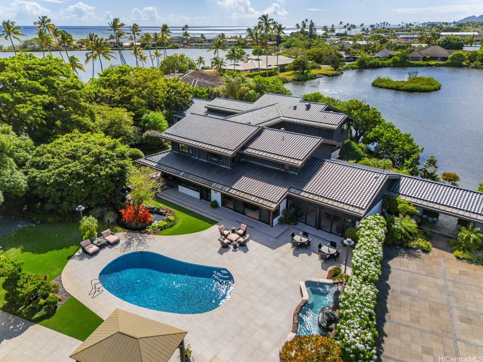 6015 Kalanianaole Highway — photo