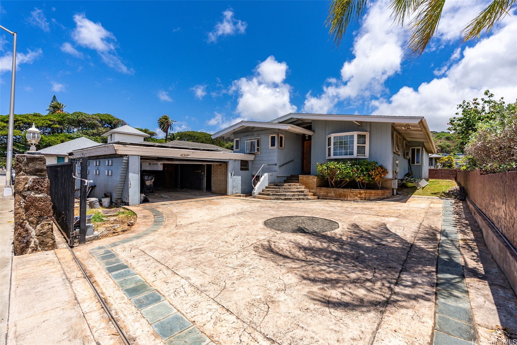 5060 Kalanianaole Highway — photo