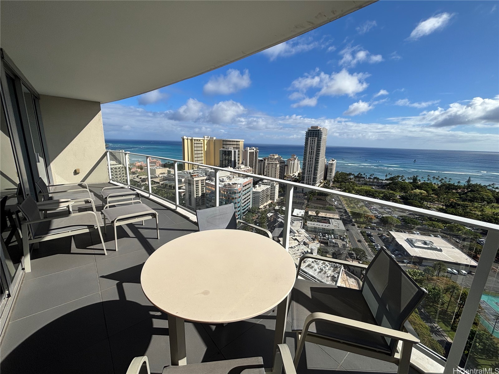 383 Kalaimoku Street 3107 — photo