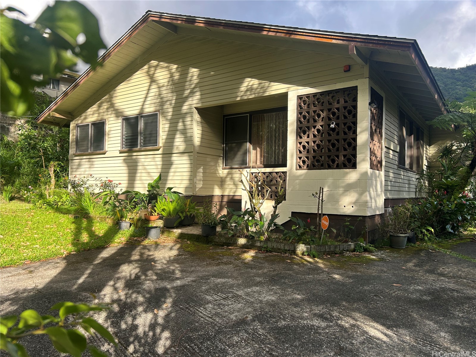 3545 Kalihi Street — photo