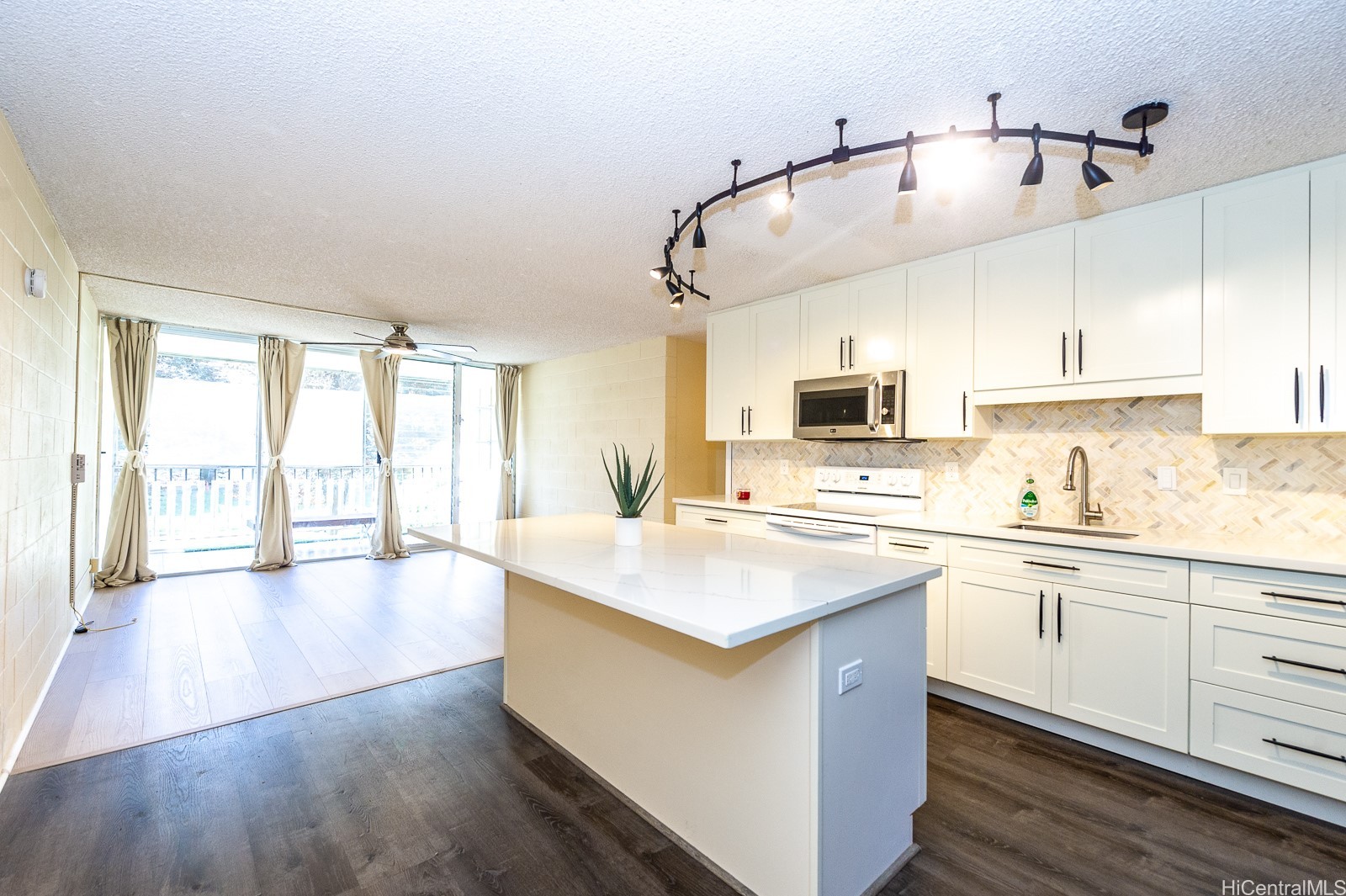 95-273 Waikalani Drive D402 — photo