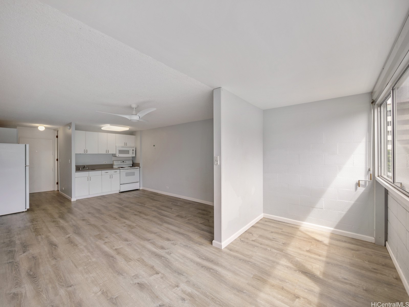 1718 Anapuni Street 303 — photo