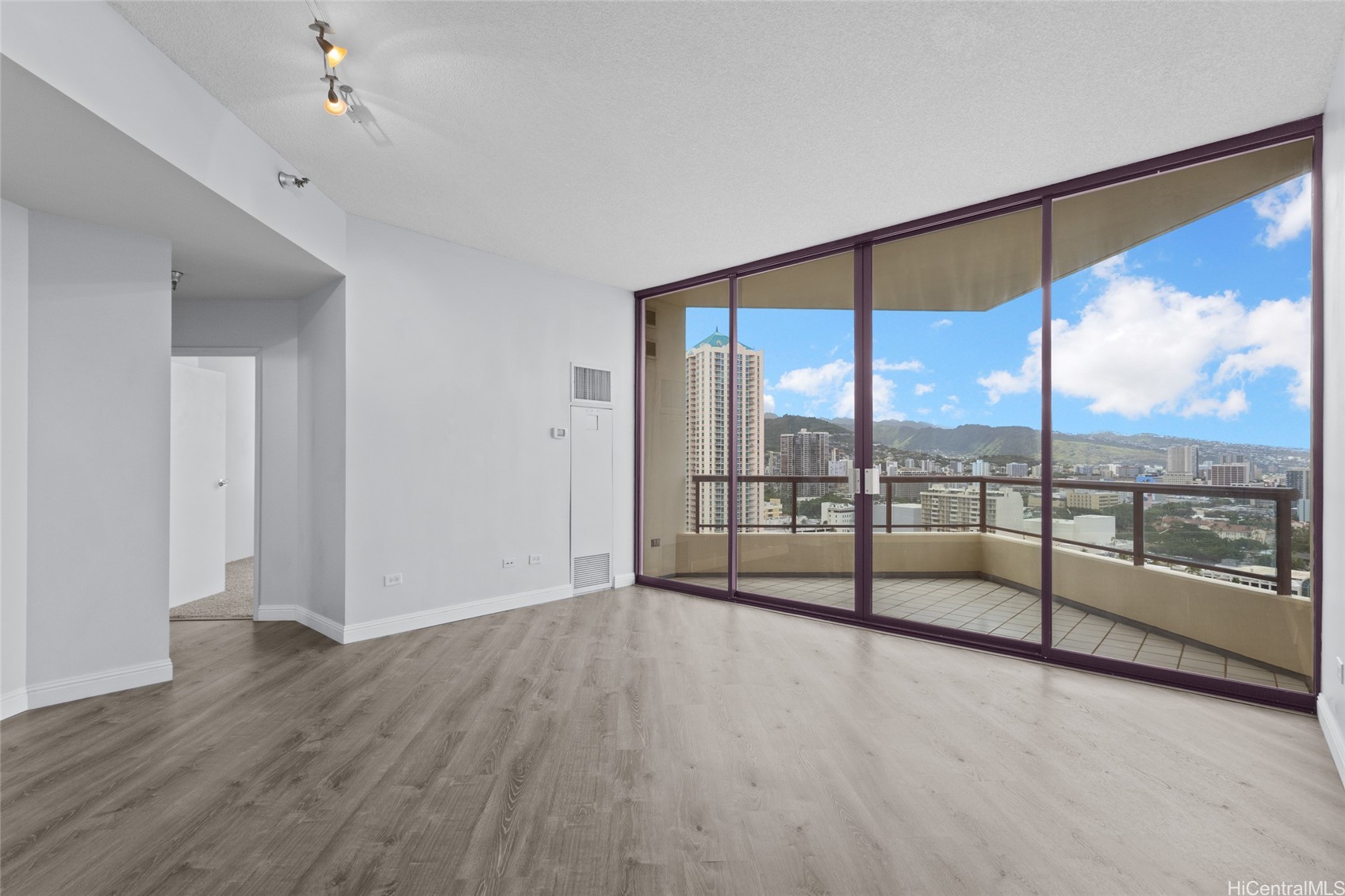 725 Kapiolani Boulevard 2306 — photo