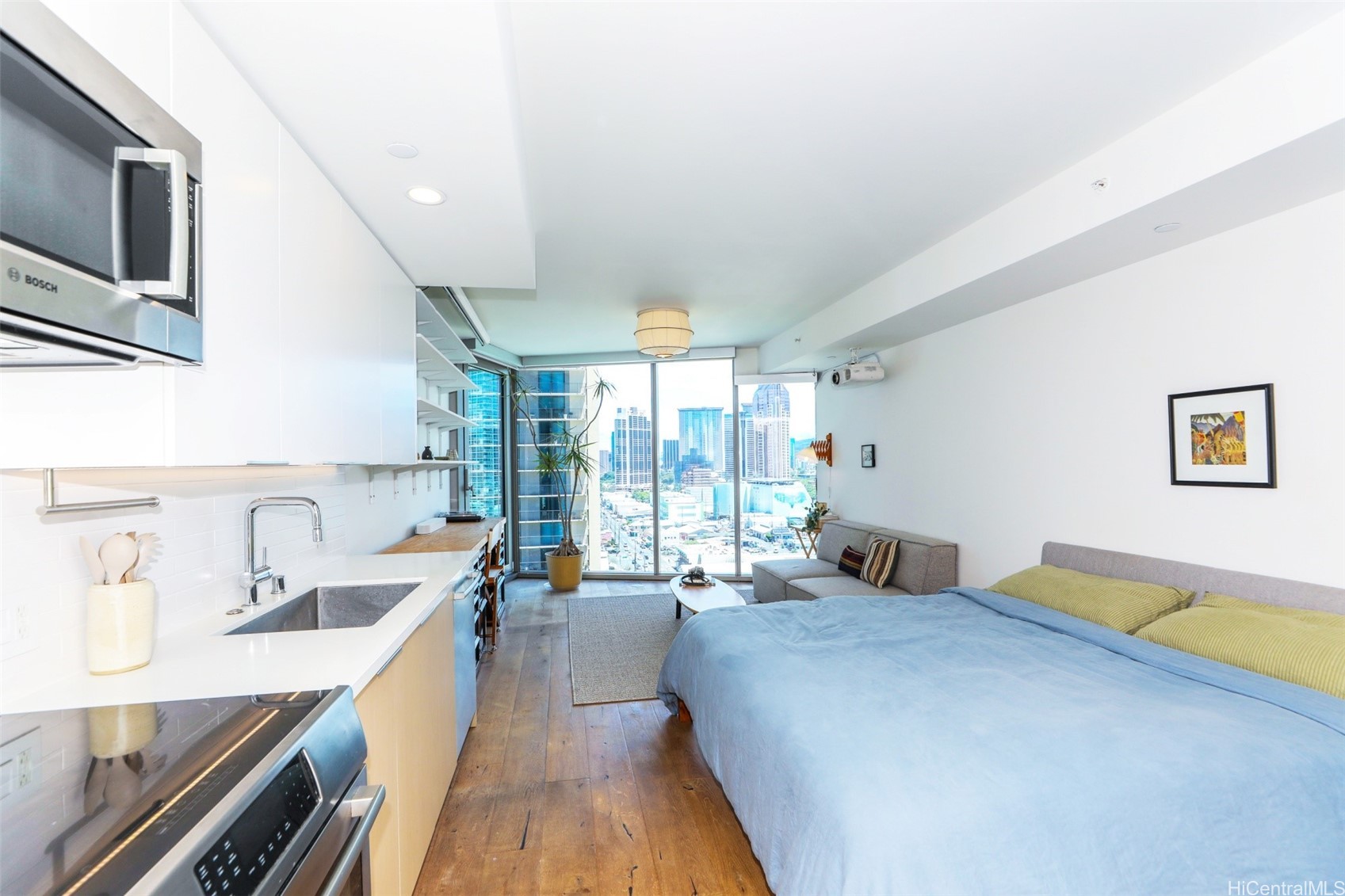 1001 Queen Street 1411 — photo