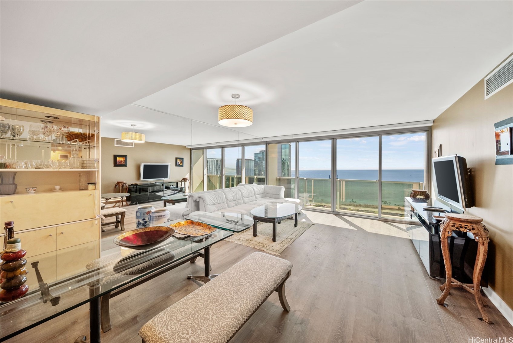 1177 Queen Street 4002 — photo