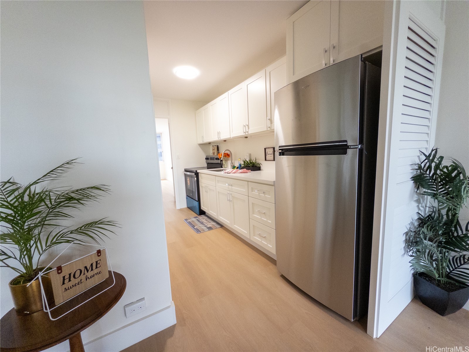 425 Ena Road 607C — photo