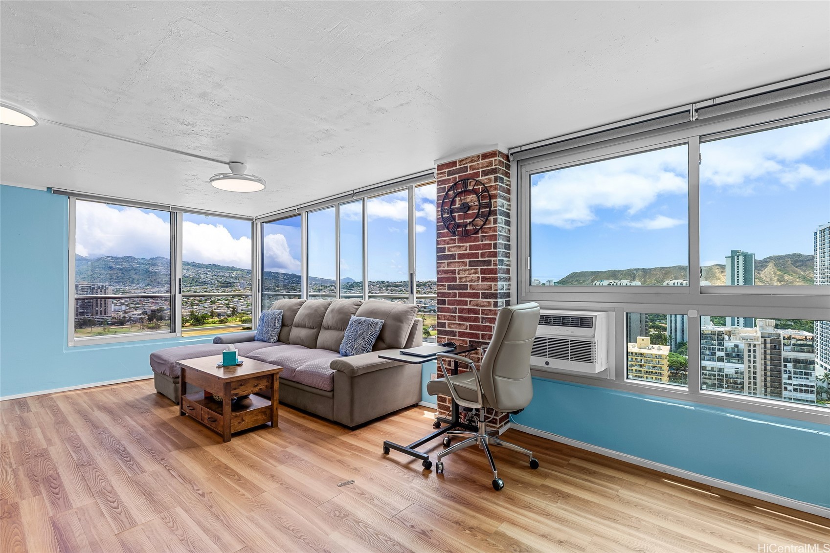 2421 Tusitala Street 2501 — photo