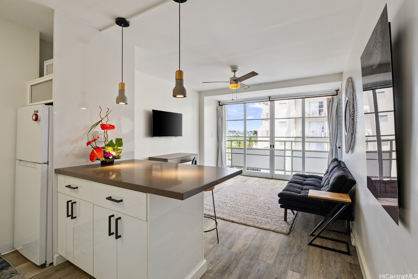 445 Kaiolu Street 812 — photo