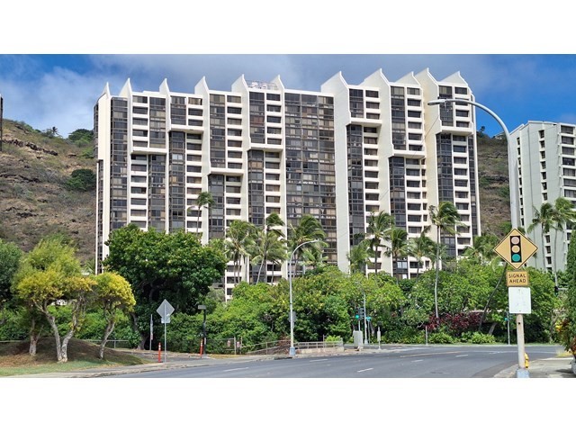 501 Hahaione Street 1-14L — photo