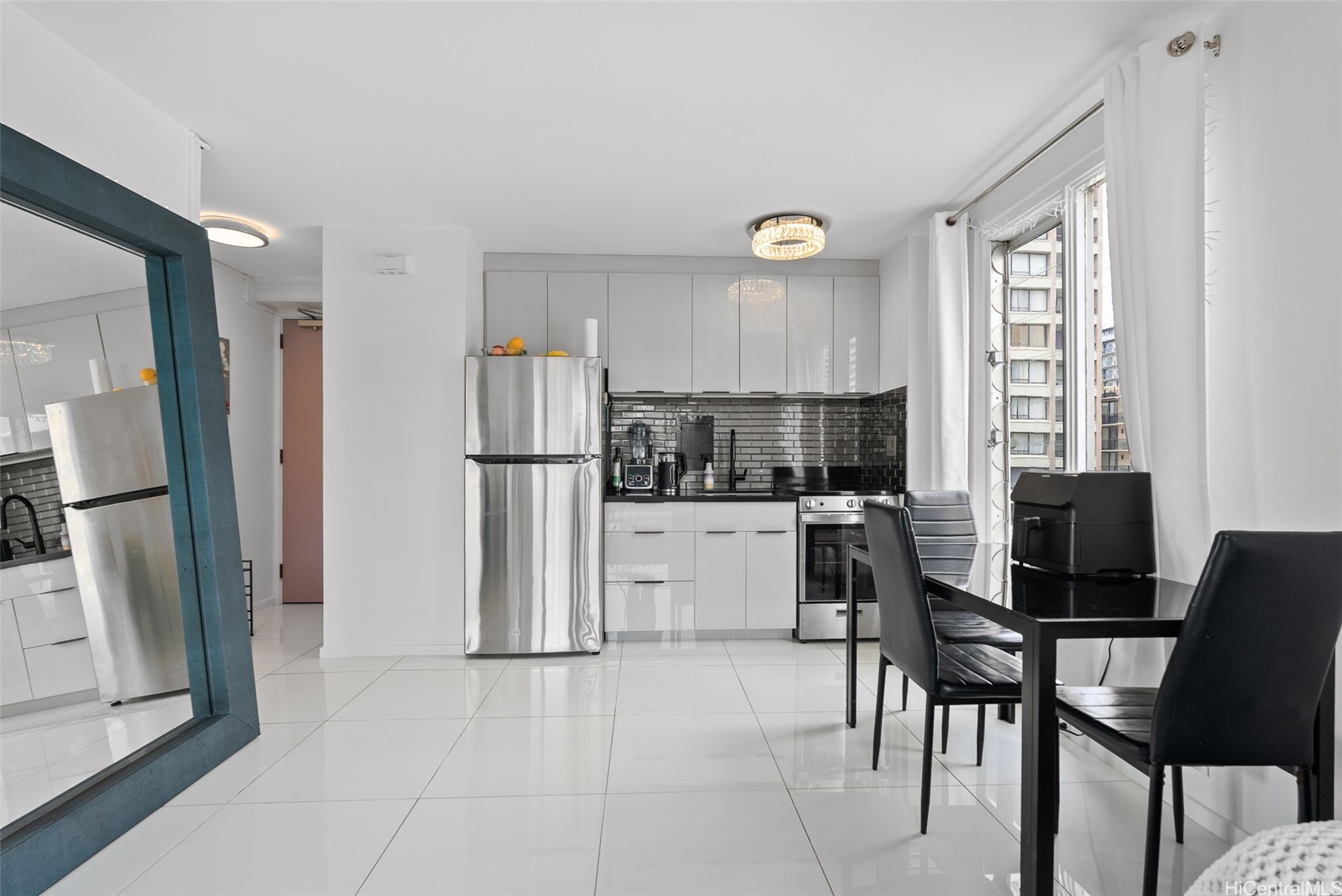 445 Kaiolu Street 704 — photo