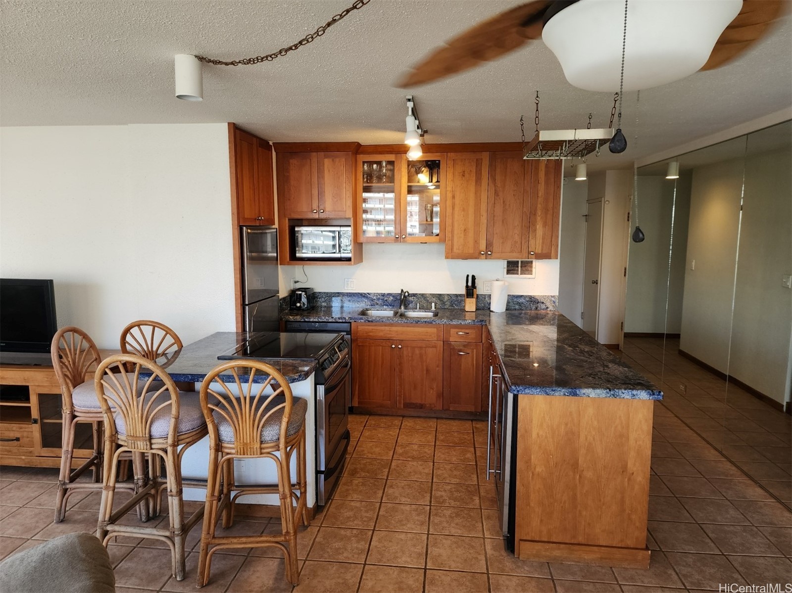 2115 Ala Wai Boulevard 901 — photo