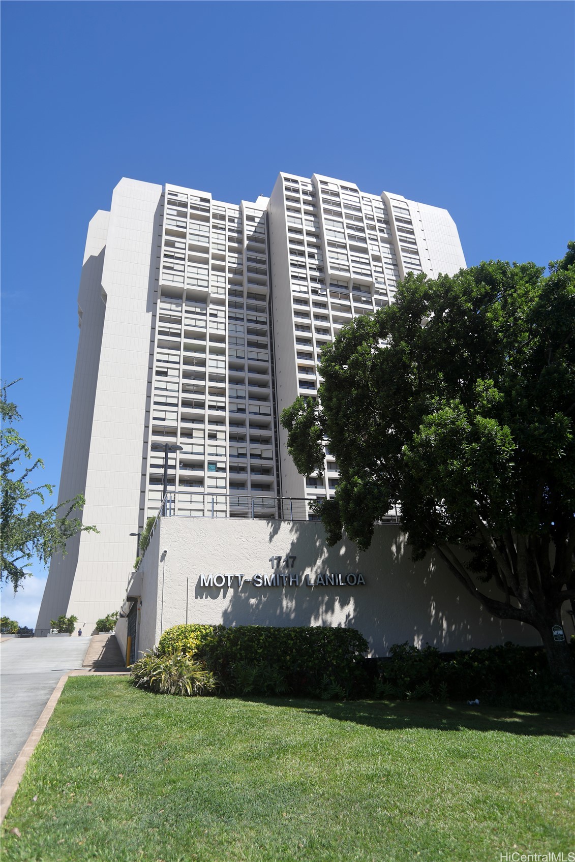 1717 Mott Smith Drive 914 — photo
