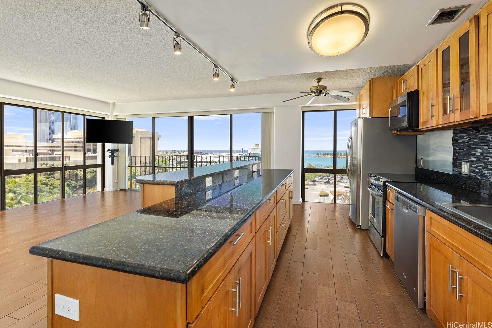 700 Richards Street 809 — photo