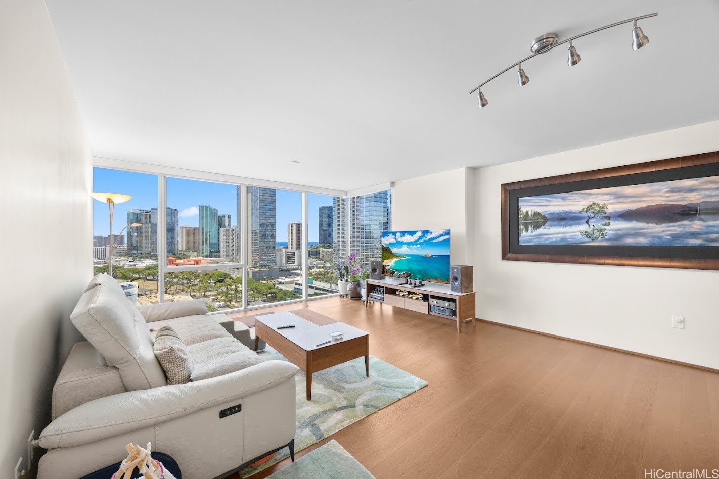 888 Kapiolani Boulevard 1703 — photo