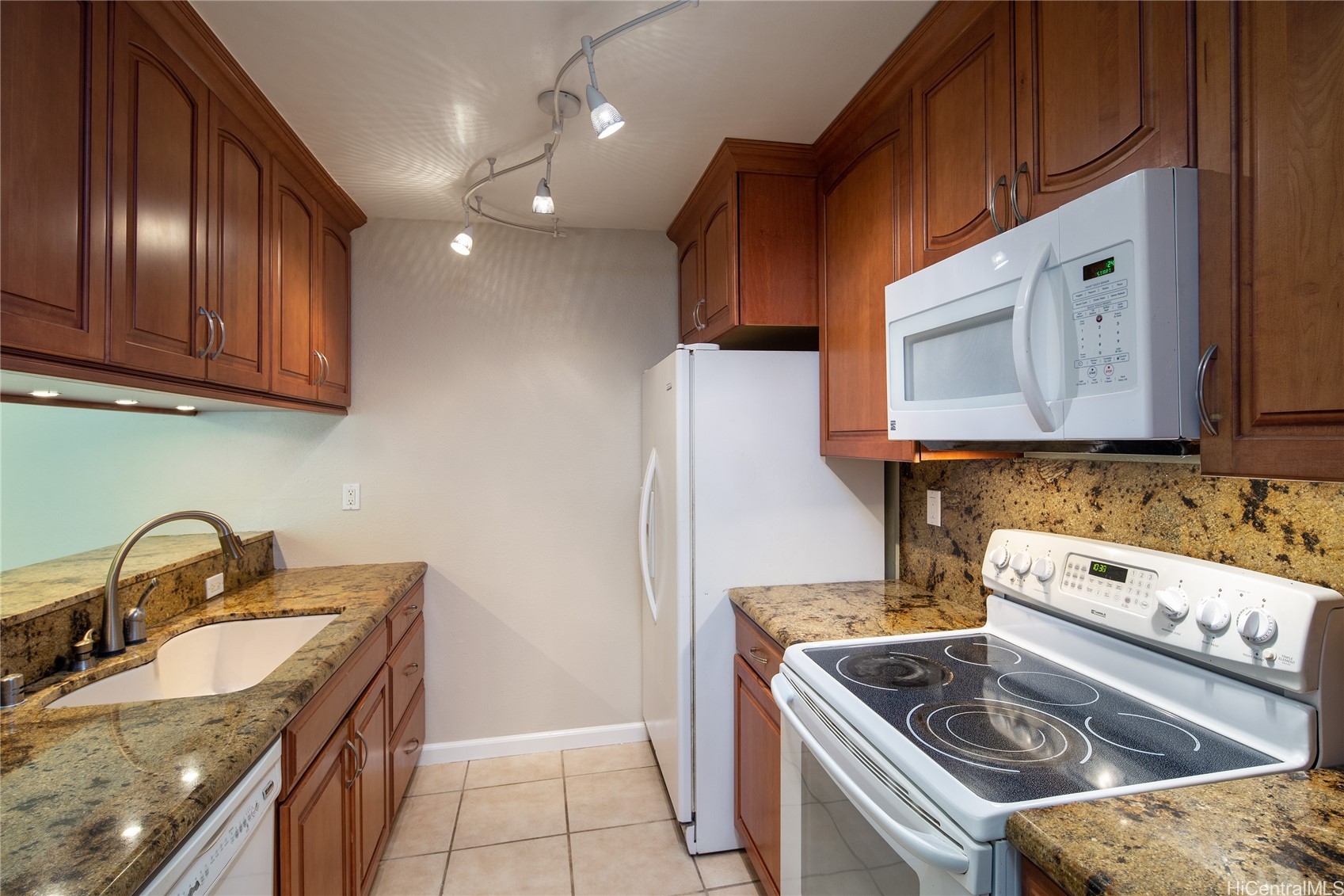1015 Aoloa Place 204 — photo