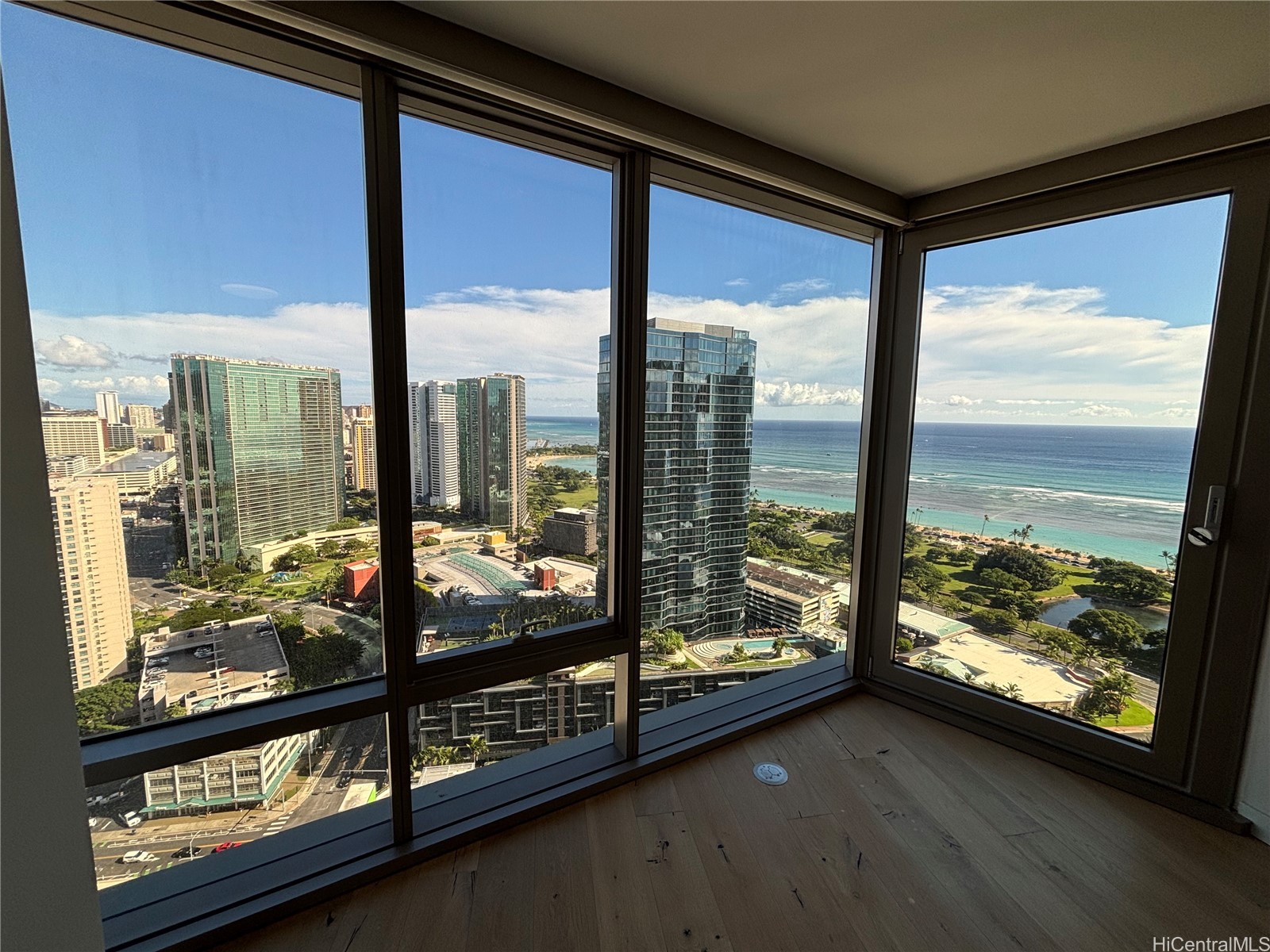 1001 Queen Street 3204 — photo