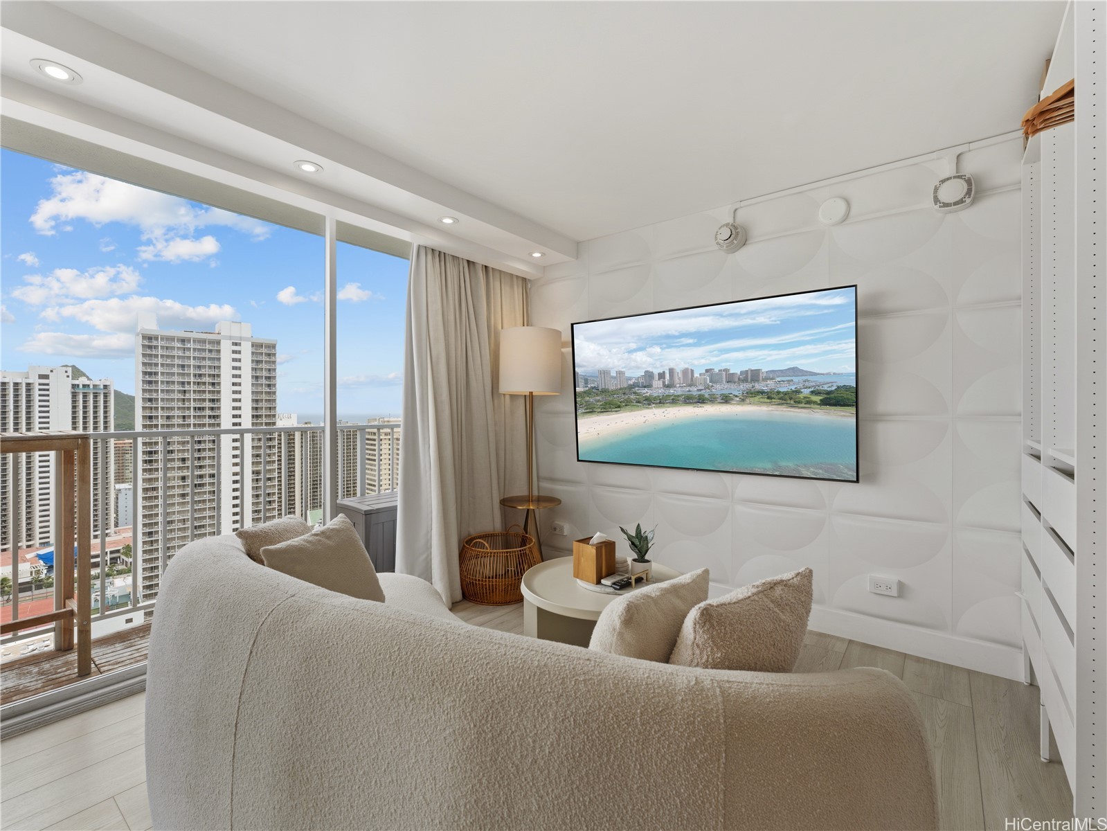 2427 Kuhio Avenue 3201 — photo