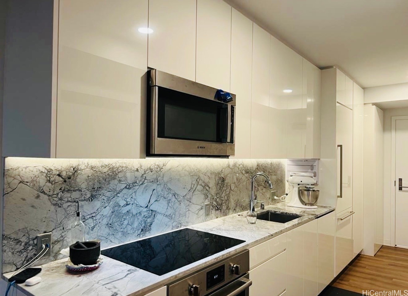 987 Queen Street Unit 3405 — photo