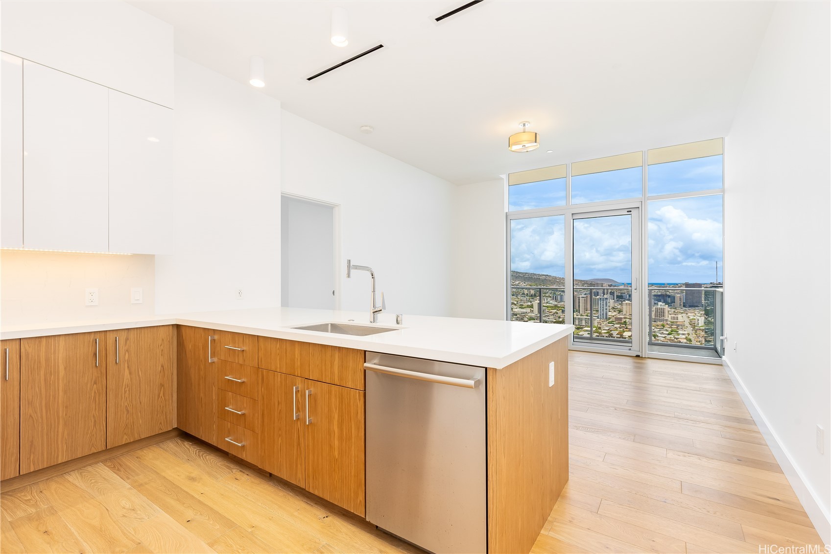 629 Keeaumoku Street 4105 — photo