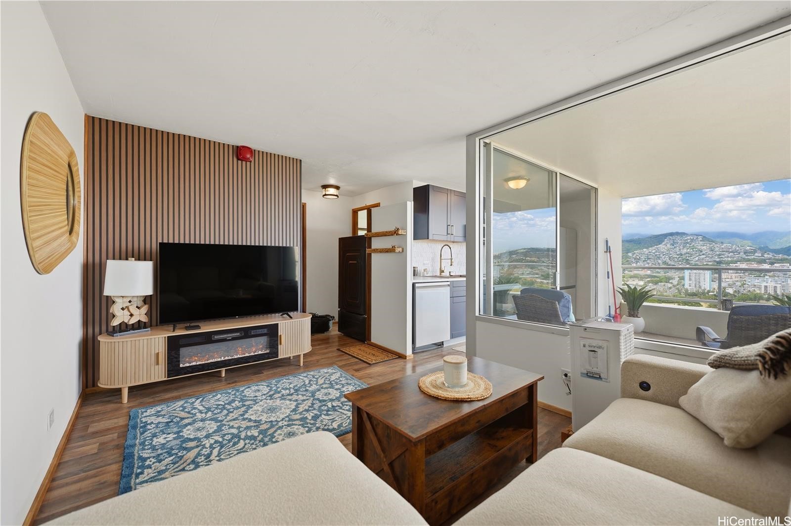 2421 Tusitala Street 2201 — photo