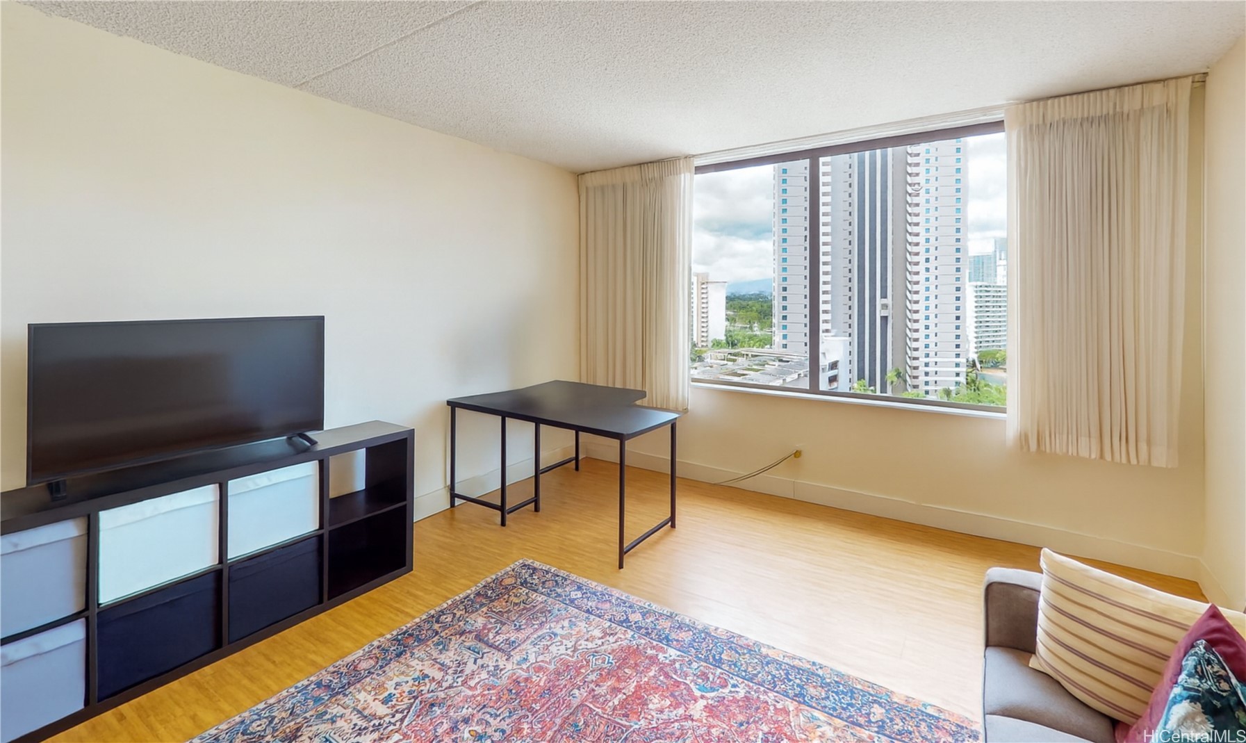 411 Hobron Lane 1512 — photo